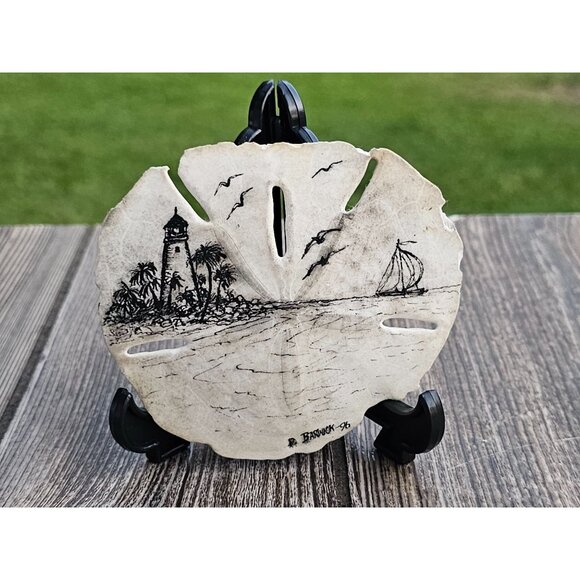 Vintage 1996  Hand Drawn /  Painted  / Decorated Sand Dollar. Stand Included - Picture 3 of 6